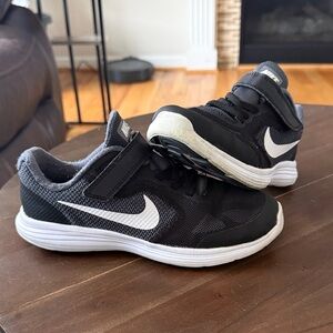 Nike Kids Black and White Sneakers - size 2.5